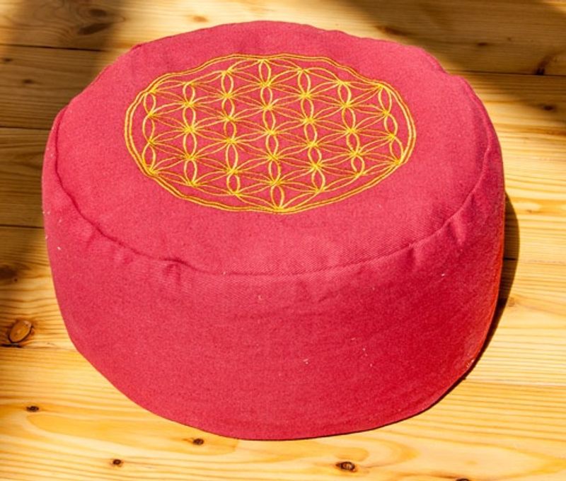 Meditasjonspute Livets Blomst rød- Flower of Life Meditation cus